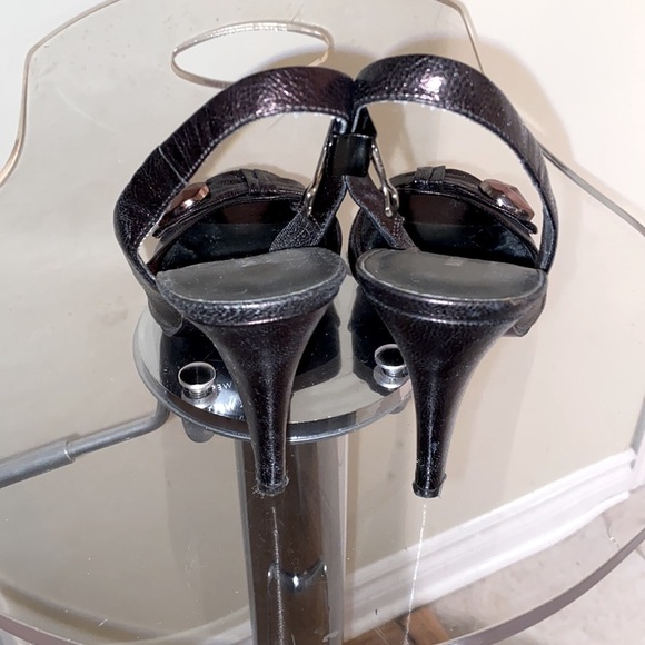 Nine West sling back high heels in a bronze shade w/  a heart 🤎 - Picture 4 of 6